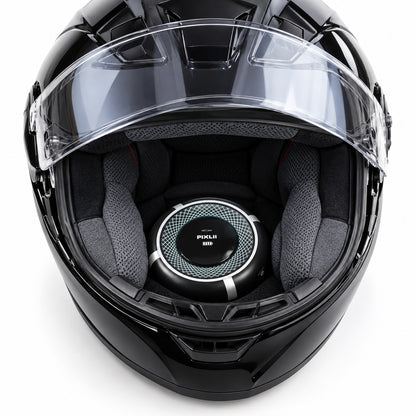 PIXLII AirDry Akku-Helmtrockner im Motorrad-Integralhelm mit geöffnetem Visier
