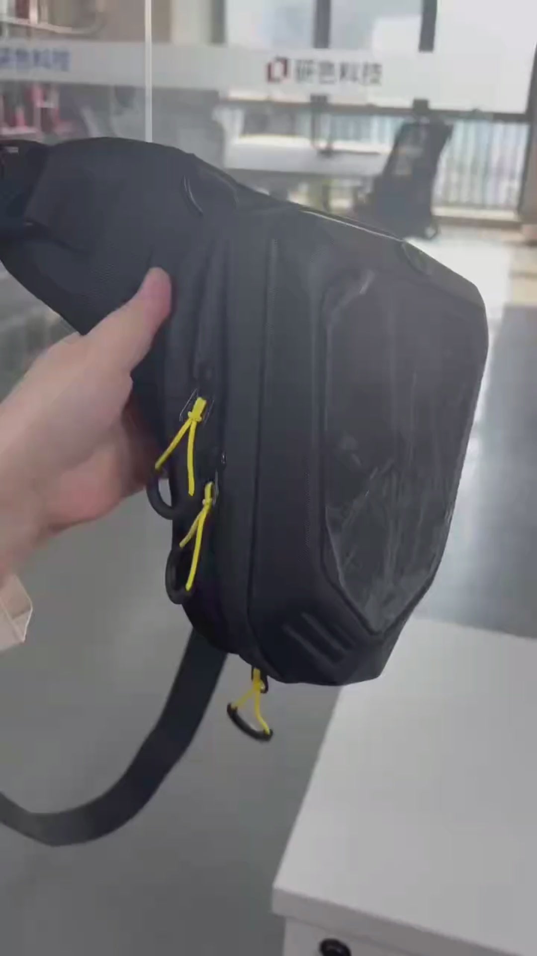 Pixlii-pulse-smart-beintasche-motorrad-led-bag-oberschenkel-staufach-video